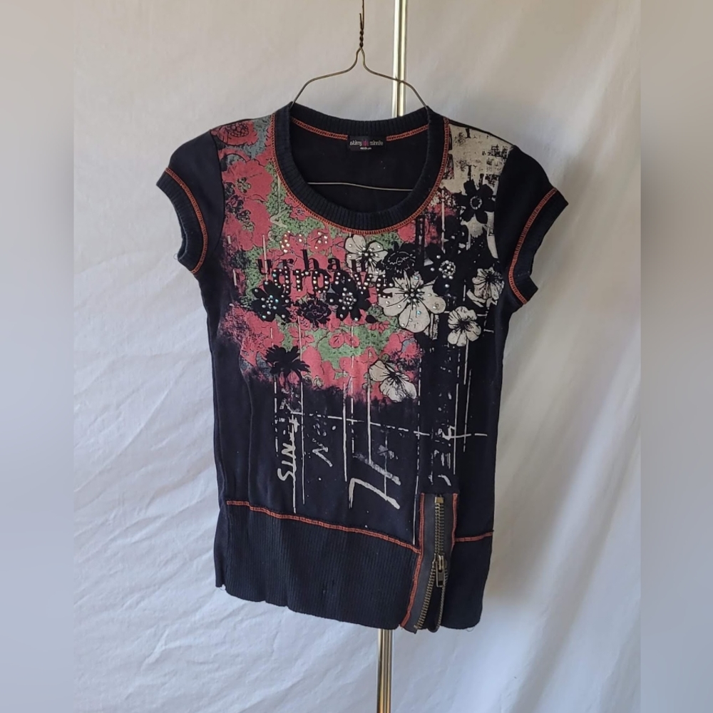 Skinny minnie shirt blue with floral design with zipper